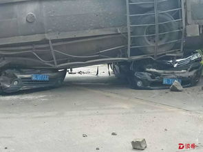 加拿大28预测惠东县平海镇发生一起交通事故槽罐车压扁两小车11人被困